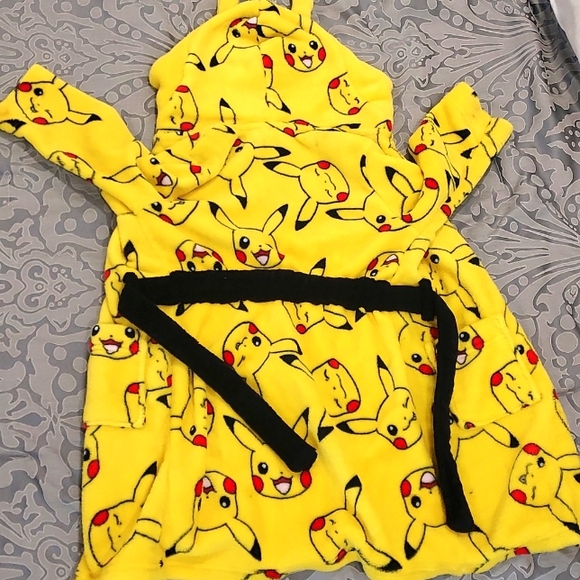 Pikachu Robe - Picture 2 of 2